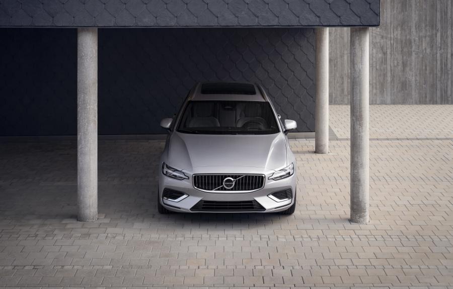  Volvo V60 T8 Recharge AWD Inscription 2021 года  (WW) (фото 5 из 9)